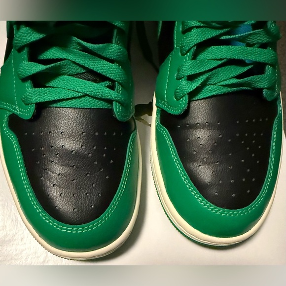 Authentic Nike Air Jordan 1 MID Green and Blue Sneaker Women size 11 Men size9.5 - Picture 7 of 13